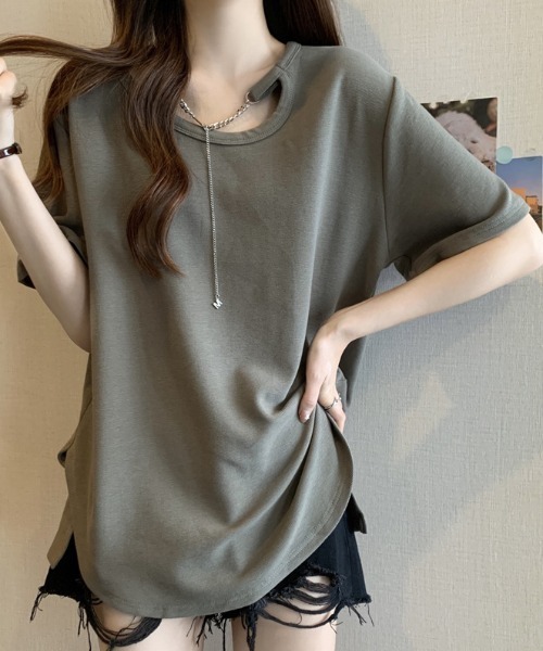 deux amour（ドゥーザムール）の「チェーン付きクルーネック半袖Tシャツ（Tシャツ/カットソー・レディース・ホワイト/ブラック/パープル/モカ/グレー・FREE）」の3枚目の写真