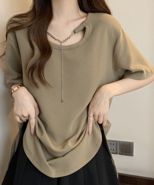 deux amour（ドゥーザムール）の「チェーン付きクルーネック半袖Tシャツ（Tシャツ/カットソー・レディース・ホワイト/ブラック/パープル/モカ/グレー・FREE）」の4枚目の写真