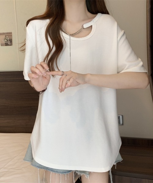 deux amour（ドゥーザムール）の「チェーン付きクルーネック半袖Tシャツ（Tシャツ/カットソー・レディース・ホワイト/ブラック/パープル/モカ/グレー・FREE）」の8枚目の写真