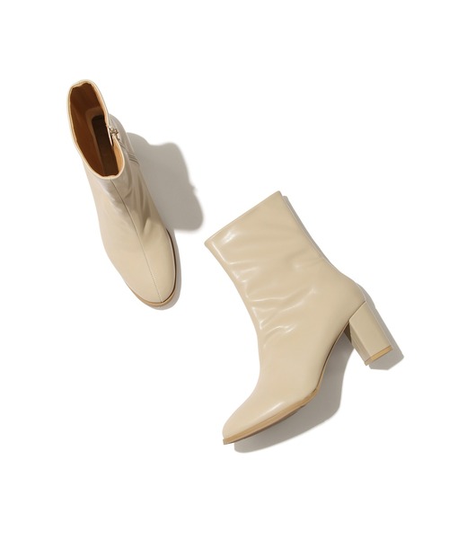 Juze(ジュゼ)の「ソフトヒールショートブーツ(ブーツ・レディース・オフホワイト/ブラック/ベージュ/ブラック系その他・S/M/L)」の2枚目の写真