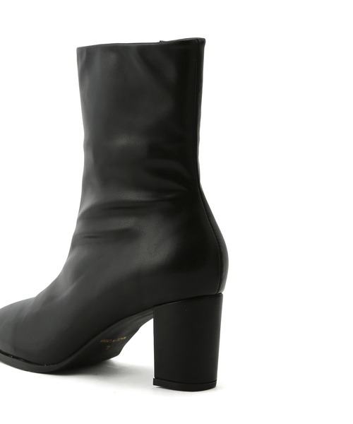 Juze(ジュゼ)の「ソフトヒールショートブーツ(ブーツ・レディース・オフホワイト/ブラック/ベージュ/ブラック系その他・S/M/L)」の13枚目の写真