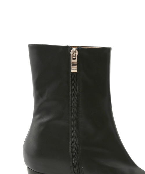 Juze(ジュゼ)の「ソフトヒールショートブーツ(ブーツ・レディース・オフホワイト/ブラック/ベージュ/ブラック系その他・S/M/L)」の6枚目の写真