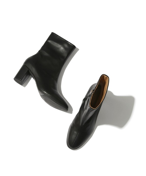 Juze(ジュゼ)の「ソフトヒールショートブーツ(ブーツ・レディース・オフホワイト/ブラック/ベージュ/ブラック系その他・S/M/L)」の14枚目の写真