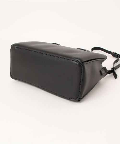 Doux archives（ドゥアルシーヴ）の「Ｐｕレザー２ｗａｙショルダーバッグ（ショルダーバッグ・レディース・ブラック/モカ・FREE）」の4枚目の写真