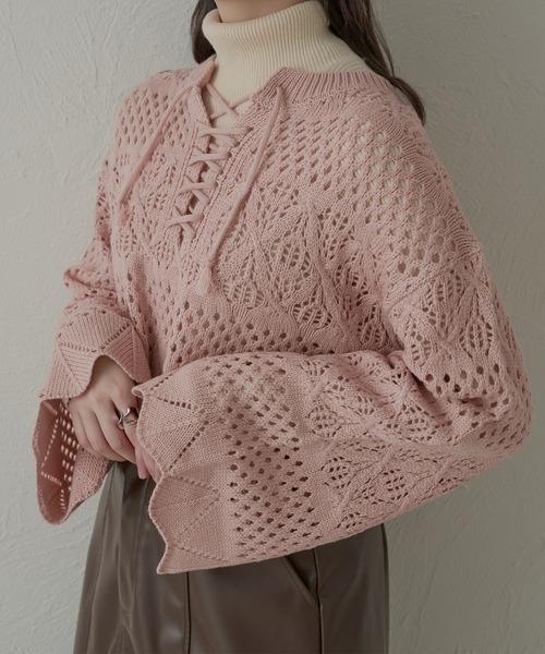 Ambre Neige(アンブルネージュ)の「レースアップ透かしニット/【WEB/EC限定商品】(ニット/セーター・レディース・アイボリー/ベージュ/ダークブラウン/ピンク・FREE)」の4枚目の写真