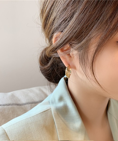 LA VORAGINE（ラ ヴォラジネ）の「金属アレルギー対応フープピアス（ピアス（両耳用）・レディース・ゴールド・FREE）」の7枚目の写真