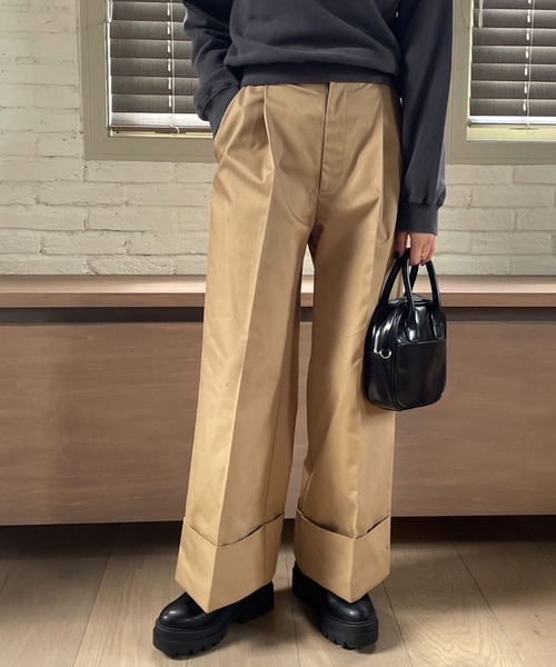 LOWRYS FARM(ローリーズファーム)の「ロールアップワイドパンツ 975284(チノパンツ・レディース・ベージュ/ネイビー・FREE)」の3枚目の写真