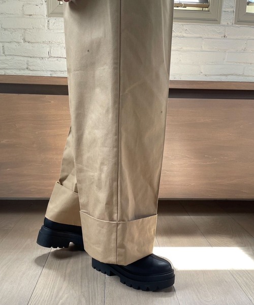 LOWRYS FARM(ローリーズファーム)の「ロールアップワイドパンツ 975284(チノパンツ・レディース・ベージュ/ネイビー・FREE)」の4枚目の写真