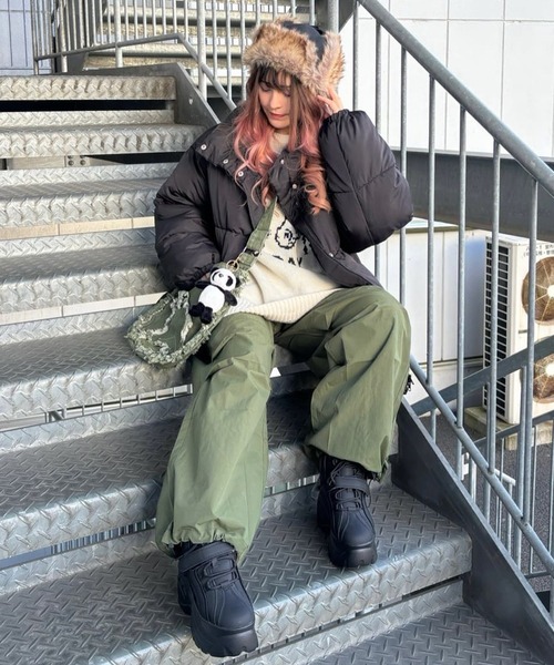 SPINNS(スピンズ)の「フェイクレザー厚底ベルトスニーカー(スニーカー・レディース・ホワイト/ブラック・LL/L/M)」の16枚目の写真