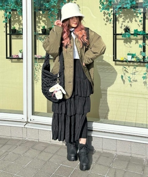 SPINNS(スピンズ)の「フェイクレザー厚底ベルトスニーカー(スニーカー・レディース・ホワイト/ブラック・LL/L/M)」の17枚目の写真