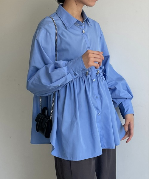Thevon(ゼボン)の「ウエストドロストギャザーシャツ(シャツ/ブラウス・レディース・ベージュ/カーキ/オフホワイト/ブルー・FREE)」の1枚目の写真