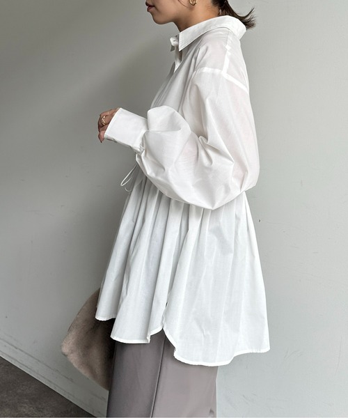 Thevon(ゼボン)の「ウエストドロストギャザーシャツ(シャツ/ブラウス・レディース・ベージュ/カーキ/オフホワイト/ブルー・FREE)」の7枚目の写真