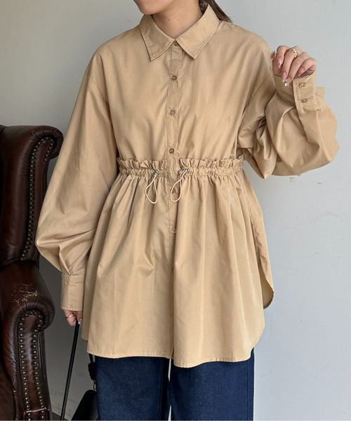 Thevon(ゼボン)の「ウエストドロストギャザーシャツ(シャツ/ブラウス・レディース・ベージュ/カーキ/オフホワイト/ブルー・FREE)」の16枚目の写真