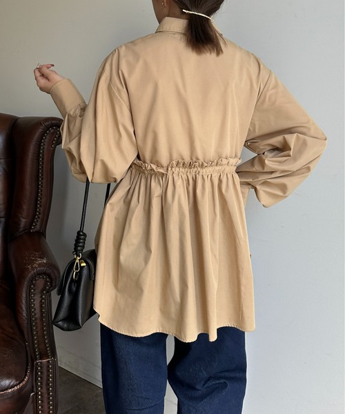 Thevon(ゼボン)の「ウエストドロストギャザーシャツ(シャツ/ブラウス・レディース・ベージュ/カーキ/オフホワイト/ブルー・FREE)」の18枚目の写真