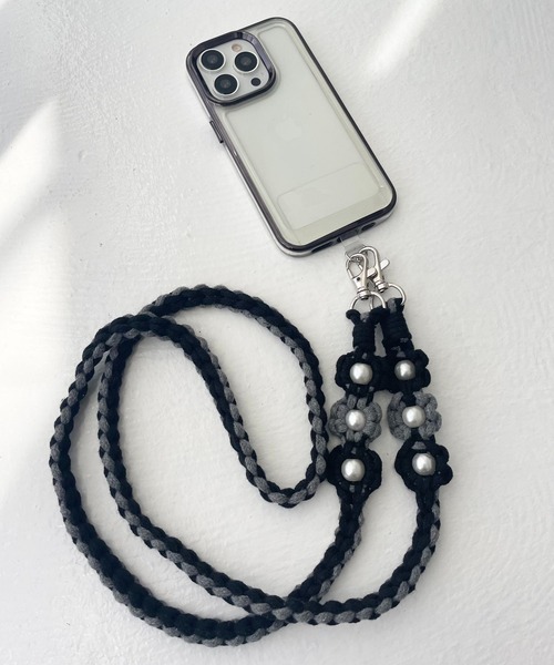 Me%（ミィパーセント）の「オハナアミモバイルストラップ 982871（スマホグッズ・レディース・ベージュ/ブラック/アイボリー・FREE）」の4枚目の写真