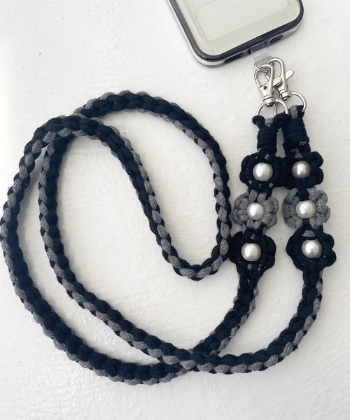 Me%（ミィパーセント）の「オハナアミモバイルストラップ 982871（スマホグッズ・レディース・ベージュ/ブラック/アイボリー・FREE）」の5枚目の写真