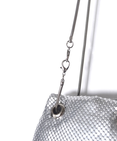 w closet（ダブルクローゼット）の「巾着キラキラバッグ（ハンドバッグ・レディース・シルバー/ブラック・FREE）」の3枚目の写真