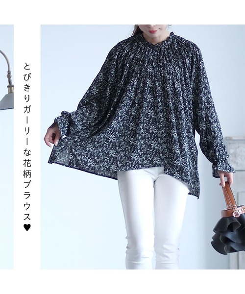 GOLDJAPAN(ゴールドジャパン)の「花柄シャーリングブラウス【大きいサイズ対応】(シャツ/ブラウス・レディース・ネイビー/ブラック/オフホワイト・LL/3L/4L/5L)」の5枚目の写真