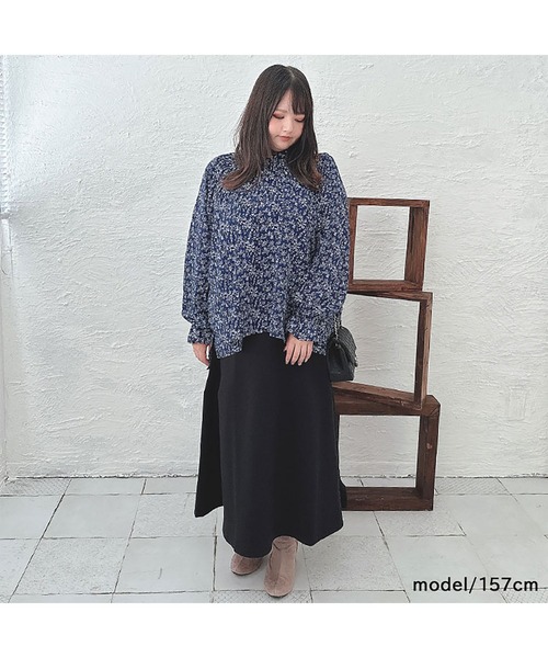 GOLDJAPAN(ゴールドジャパン)の「花柄シャーリングブラウス【大きいサイズ対応】(シャツ/ブラウス・レディース・ネイビー/ブラック/オフホワイト・LL/3L/4L/5L)」の8枚目の写真