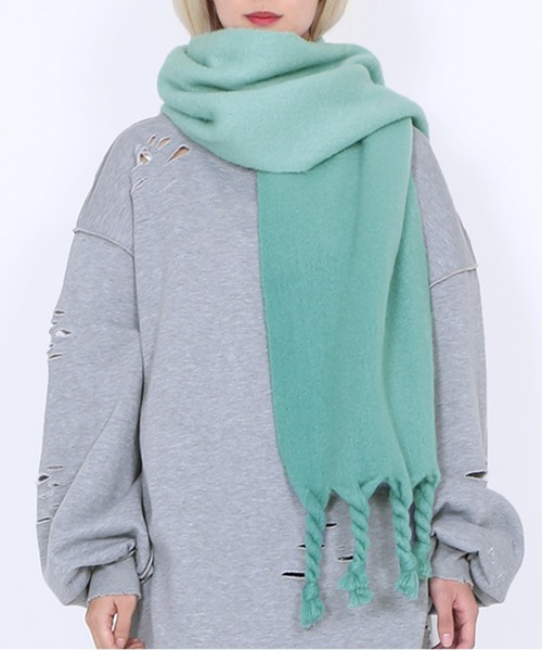 PUNYUS(プニュズ)の「グラデーションツイストマフラー(マフラー・レディース・ピンク/グリーン/ベージュ/ブルー/グレー・FREE)」の3枚目の写真