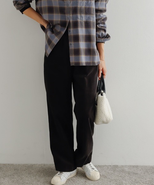 URBAN RESEARCH DOORS（アーバンリサーチドアーズ）の「『URTECH』コーデュロイイージーパンツ（その他パンツ・レディース・チャコールグレー/グリーン/ベージュ系その他・MEDIUM）」の17枚目の写真