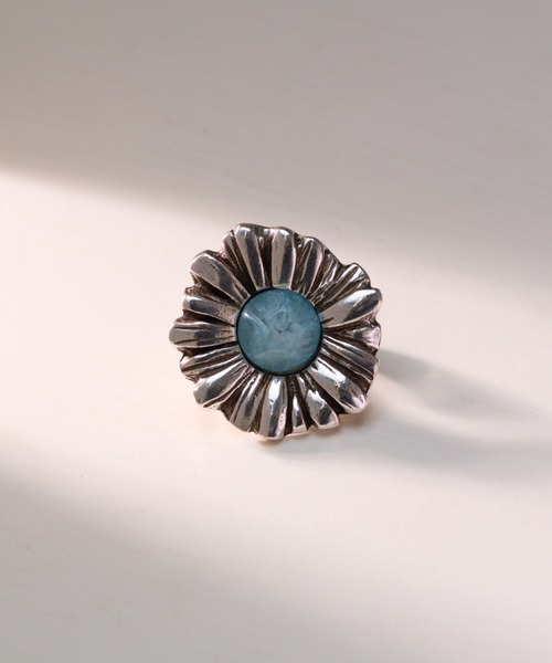 OtroAccesorio(オトロアクセソリオ)の「【OtroAccesorio】 FLOWER RING オトロアクセソリオ フラワーリング ギフト プレゼント(リング・レディース・ブルー/レッド/グリーン/サックスブルー/ホワイト/イエロー/オレンジ/パープル/ピンク/ブラック・FREE)」の5枚目の写真