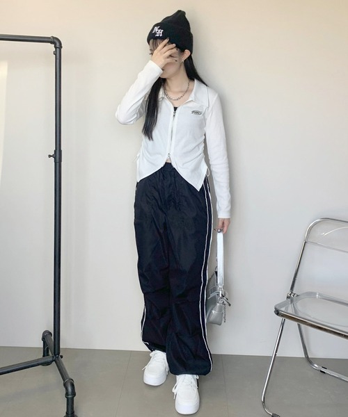 non-hedge(ノンヘッジ)の「プレート付ジップドロストショート丈トップス(Tシャツ/カットソー・レディース・グレー/オフホワイト/ブラック・FREE)」の13枚目の写真
