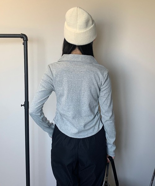 non-hedge(ノンヘッジ)の「プレート付ジップドロストショート丈トップス(Tシャツ/カットソー・レディース・グレー/オフホワイト/ブラック・FREE)」の7枚目の写真