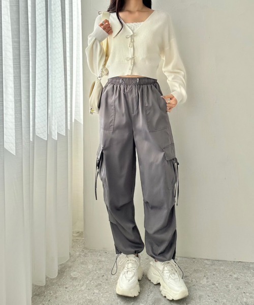 OLIVE des OLIVE(オリーブデオリーブ)の「リボンポケットカーゴパンツ 1041020030(カーゴパンツ・レディース・チャコールグレー/オフホワイト/サックスブルー/ピンク・FREE)」の9枚目の写真