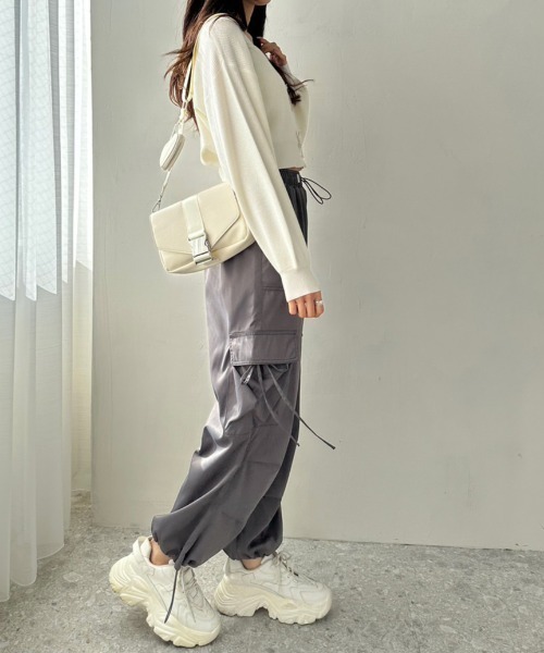 OLIVE des OLIVE(オリーブデオリーブ)の「リボンポケットカーゴパンツ 1041020030(カーゴパンツ・レディース・チャコールグレー/オフホワイト/サックスブルー/ピンク・FREE)」の10枚目の写真