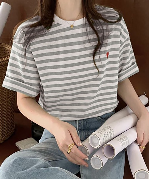 Bifrost(ビフレスト)の「ハートのロゴがポイント。クルーネックカラーボーダーTシャツ(Tシャツ/カットソー・レディース・イエロー/グリーン/グレー/ブラウン/ライトベージュ/ミント/ネイビー/ライトブルー/ライトイエロー/ライトピンク・FREE)」の2枚目の写真