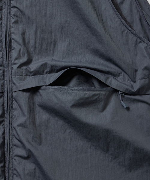 DAIWA PIER39(ダイワピア39)の「DAIWA PIER39 TECH DETACHABLE WINDBREAKER BJ-50024(ナイロンジャケット・メンズ・ネイビー/ブラック/チャコールグレー・SMALL/MEDIUM)」の9枚目の写真