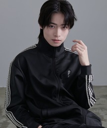 CavariA（キャバリア）の「『CavariA/キャバリア』クロシェニットテープライン長袖トラッカー（ジャージ）」