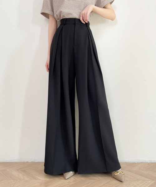 Diosfront（ディオスフロント）の「タックワイドパンツ（スラックス・レディース・ブラック/ブラウン/チャコールグレー/グレイッシュベージュ・FREE）」の2枚目の写真