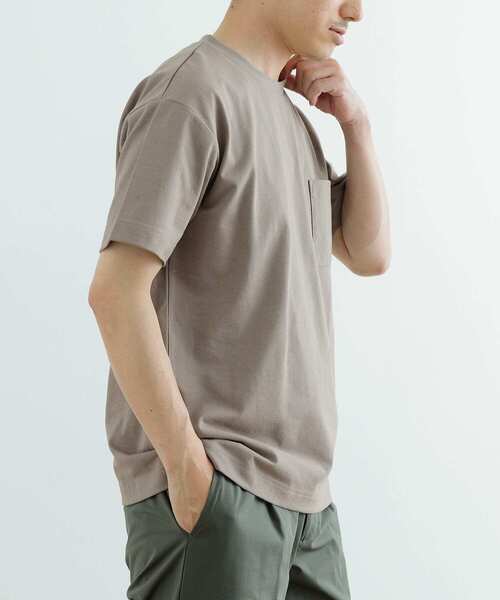 ITEMS URBANRESEARCH(アイテムズ アーバンリサーチ)の「『吸水速乾/イージーケア/UVカット』高機能TC天竺 ポケットTシャツ(Tシャツ/カットソー・メンズ・チャコールグレー/ブルー/グレー系その他/ホワイト・MEDIUM/LARGE)」の6枚目の写真