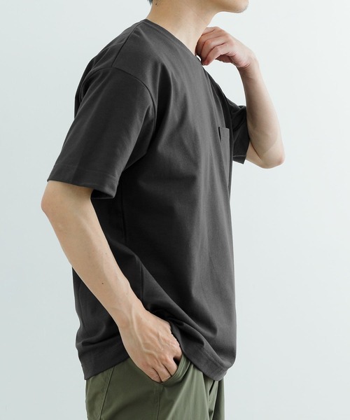 ITEMS URBANRESEARCH(アイテムズ アーバンリサーチ)の「『吸水速乾/イージーケア/UVカット』高機能TC天竺 ポケットTシャツ(Tシャツ/カットソー・メンズ・チャコールグレー/ブルー/グレー系その他/ホワイト・MEDIUM/LARGE)」の10枚目の写真