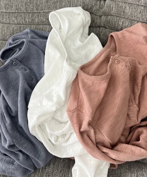 lawgy（ラウジー）の「ruff half button rib t / ルフハーフボタンリブt（Tシャツ/カットソー・レディース・ホワイト/ピンク/ブルー系その他・FREE）」の5枚目の写真