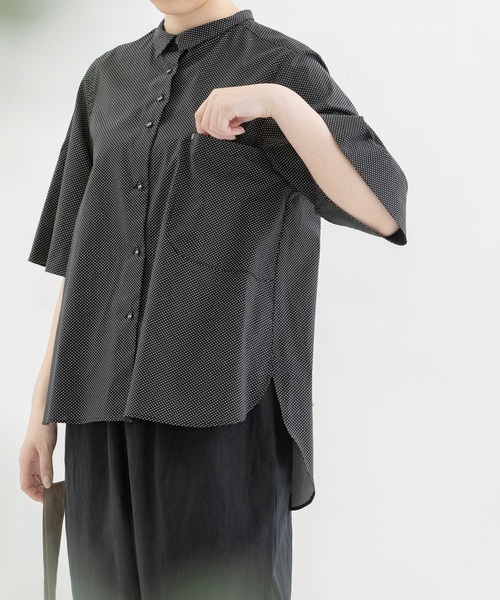 nop de nod（ノップドゥノッド）の「スモールカラーフレアー5分袖シャツ（シャツ/ブラウス・レディース・オフホワイト/ブラック/ドット/スミクロ・3）」の4枚目の写真