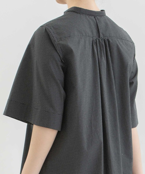 nop de nod（ノップドゥノッド）の「スモールカラーフレアー5分袖シャツ（シャツ/ブラウス・レディース・オフホワイト/ブラック/ドット/スミクロ・3）」の6枚目の写真