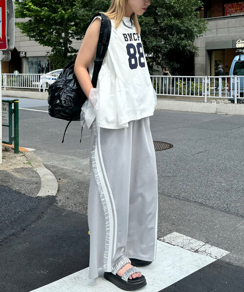 CIAOPANIC（チャオパニック）の「フリルラインワイドトラックパンツ（その他パンツ・レディース・ライトグレー/ブルー/アイボリー・SMALL/MEDIUM）」の10枚目の写真