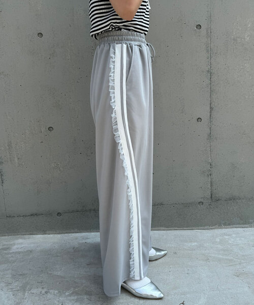 CIAOPANIC（チャオパニック）の「フリルラインワイドトラックパンツ（その他パンツ・レディース・ライトグレー/ブルー/アイボリー・SMALL/MEDIUM）」の20枚目の写真