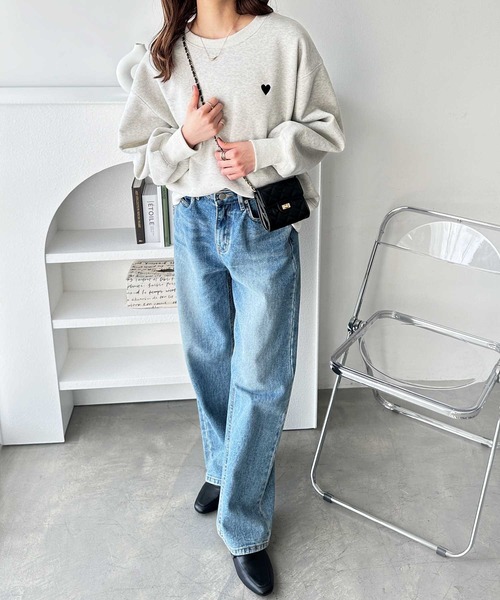 GeeRA(ジーラ)の「【新色追加】ロゴ&ハートワンポイント刺繍オーバーサイズスウェット(スウェット・レディース・オートミール/ブラック/杢グレー/ネイビー/グレー系その他/ブラック系その他/ベージュ系その他・MEDIUM/LARGE/X-LARGE)」の10枚目の写真