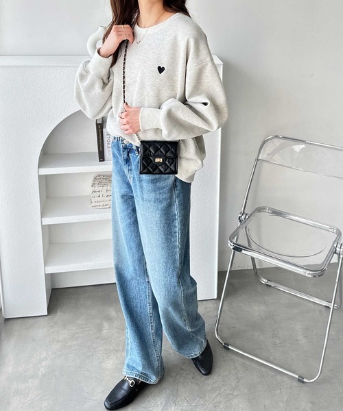 GeeRA(ジーラ)の「【新色追加】ロゴ&ハートワンポイント刺繍オーバーサイズスウェット(スウェット・レディース・オートミール/ブラック/杢グレー/ネイビー/グレー系その他/ブラック系その他/ベージュ系その他・MEDIUM/LARGE/X-LARGE)」の9枚目の写真