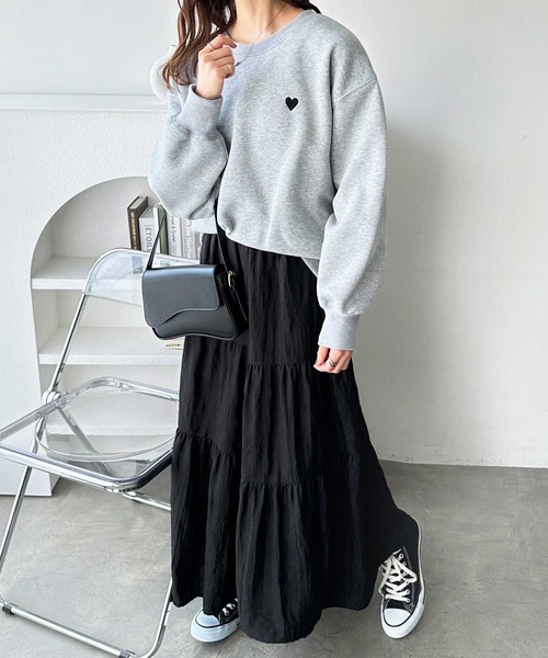 GeeRA(ジーラ)の「【新色追加】ロゴ&ハートワンポイント刺繍オーバーサイズスウェット(スウェット・レディース・オートミール/ブラック/杢グレー/ネイビー/グレー系その他/ブラック系その他/ベージュ系その他・MEDIUM/LARGE/X-LARGE)」の12枚目の写真