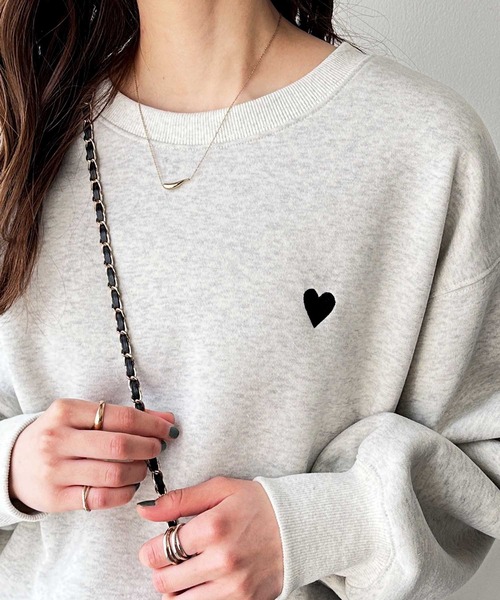 GeeRA(ジーラ)の「【新色追加】ロゴ&ハートワンポイント刺繍オーバーサイズスウェット(スウェット・レディース・オートミール/ブラック/杢グレー/ネイビー/グレー系その他/ブラック系その他/ベージュ系その他・MEDIUM/LARGE/X-LARGE)」の11枚目の写真