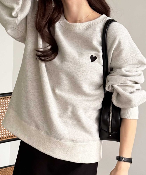 GeeRA(ジーラ)の「【新色追加】ロゴ&ハートワンポイント刺繍オーバーサイズスウェット(スウェット・レディース・オートミール/ブラック/杢グレー/ネイビー/グレー系その他/ブラック系その他/ベージュ系その他・MEDIUM/LARGE/X-LARGE)」の22枚目の写真
