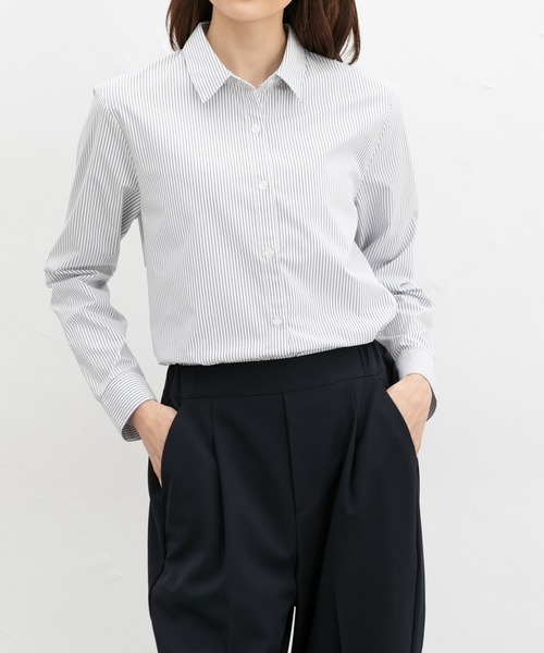 Honeys（ハニーズ）の「【らくらくアイロン】らくらく伸縮シャツ（ビジネスシャツ・レディース・ブラック/ライトブルー/グレイッシュベージュ/ホワイト×ブルー/ホワイト/サックスブルー系/ブルー系その他/ラベンダー/ホワイト×ネイビー・S/M/L/LL/3L）」の3枚目の写真