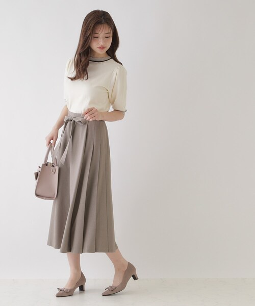 couture brooch（クチュールブローチ）の「【美シルエット・好印象スカート】サイドタックプリーツスカート（スカート・レディース・ブラウン系その他/ネイビー・36/38/40/42）」の4枚目の写真
