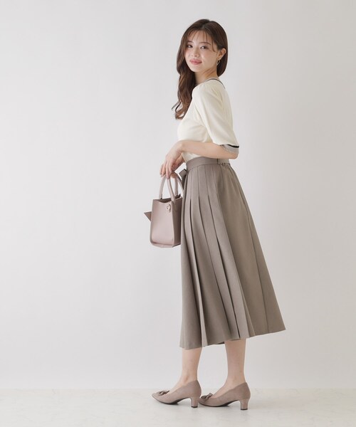 couture brooch（クチュールブローチ）の「【美シルエット・好印象スカート】サイドタックプリーツスカート（スカート・レディース・ブラウン系その他/ネイビー・36/38/40/42）」の5枚目の写真