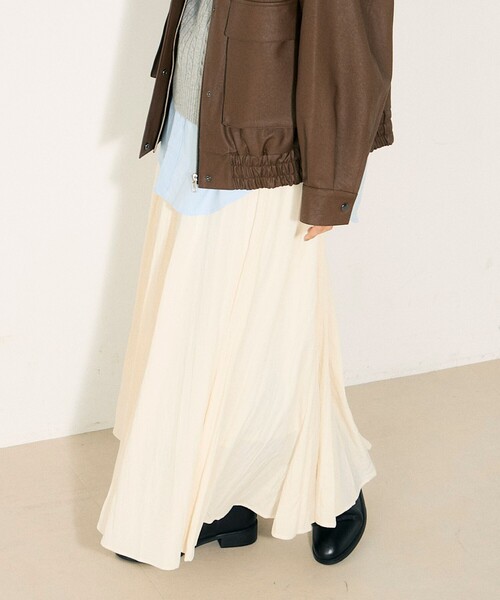 fredy emue（フレディエミュ）の「シルキーレーヨンフレアースカート（スカート・レディース・オフホワイト/ベージュ/ブラック・36/38）」の21枚目の写真